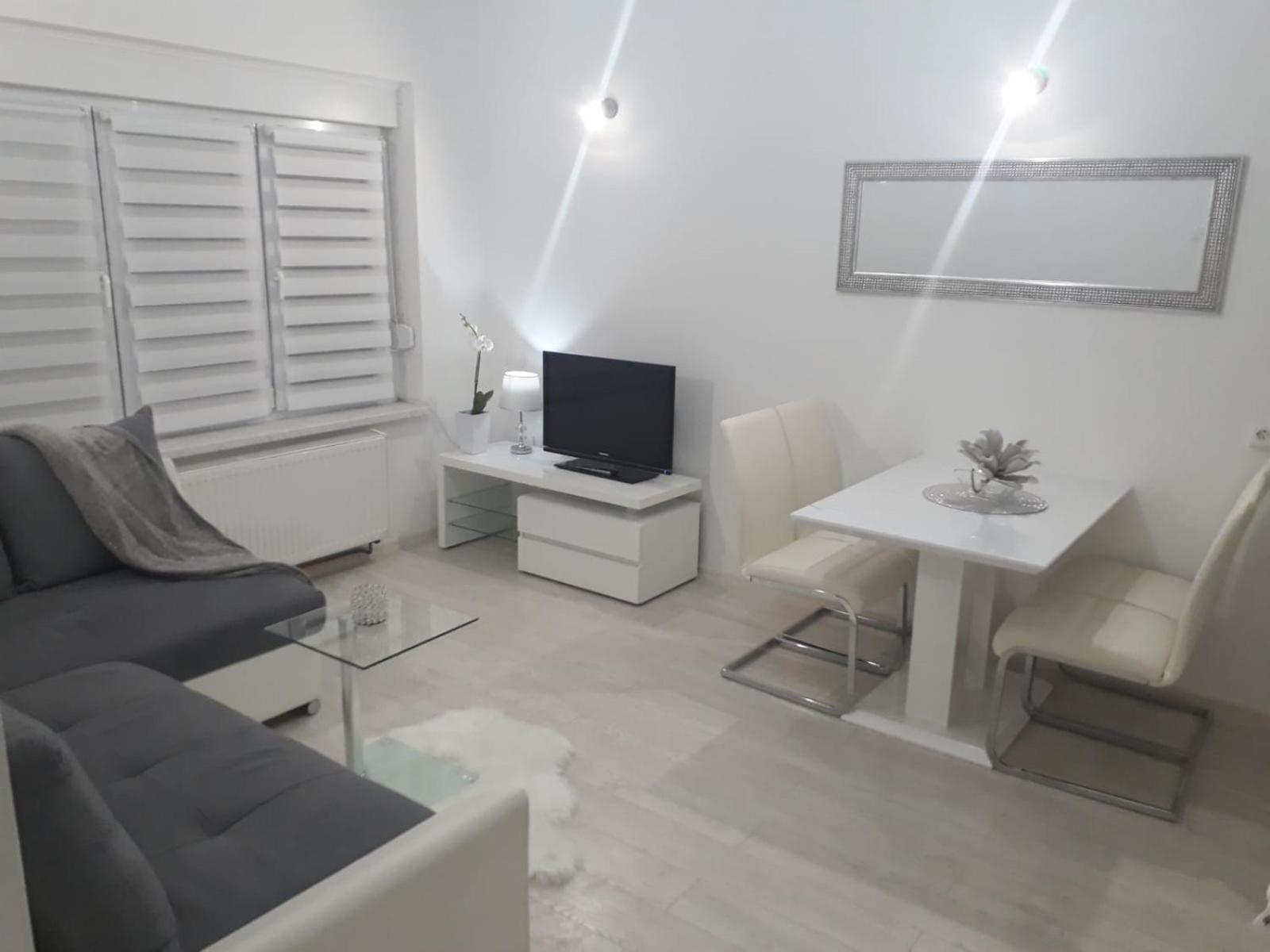 Apartman Kristina - Self Check In & Check Out Otočac Exterior foto